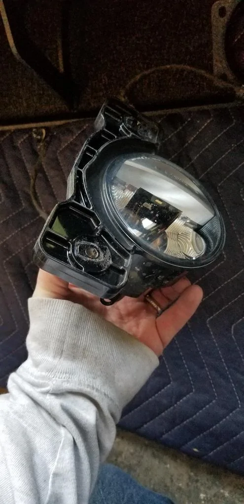 Jeep Wrangler JL Fog Light wiring connector? 20190329_173804