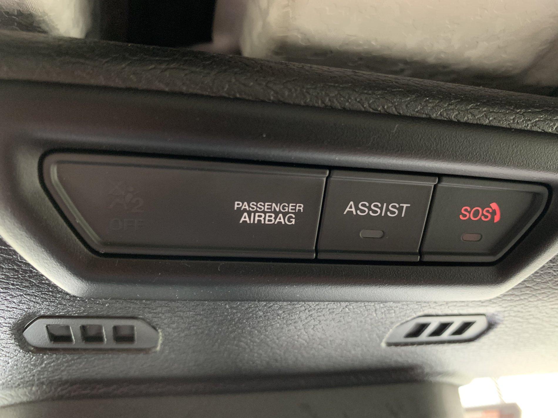Jeep Wrangler JL What are these buttons? 100EC1FE-A114-4D3A-A2F0-D1F236D7B674