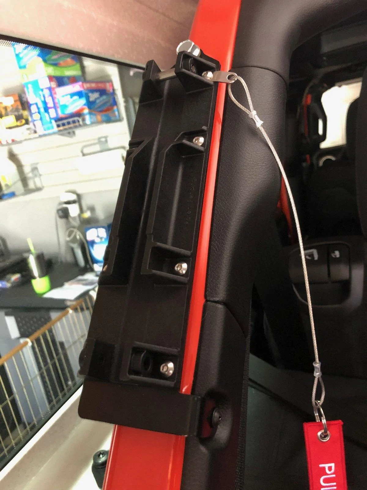 Jeep Wrangler JL Cool Tech H3R Fire Extinguisher Kit IMG_1422