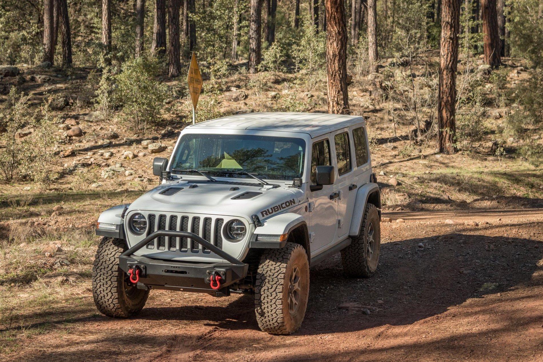 Jeep Wrangler JL Stubby Bumper. Let's see them. 9EDBE145-6337-457F-8E5D-C6A148B8B406