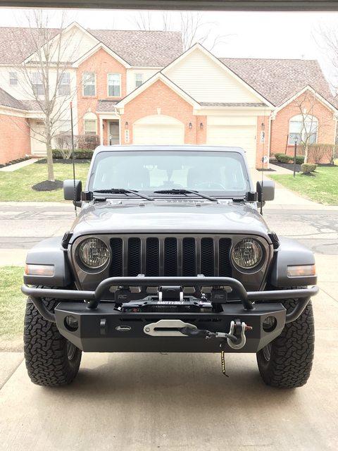 Jeep Wrangler JL Quadratec QRC full width front bumper installed GmhxD0ql