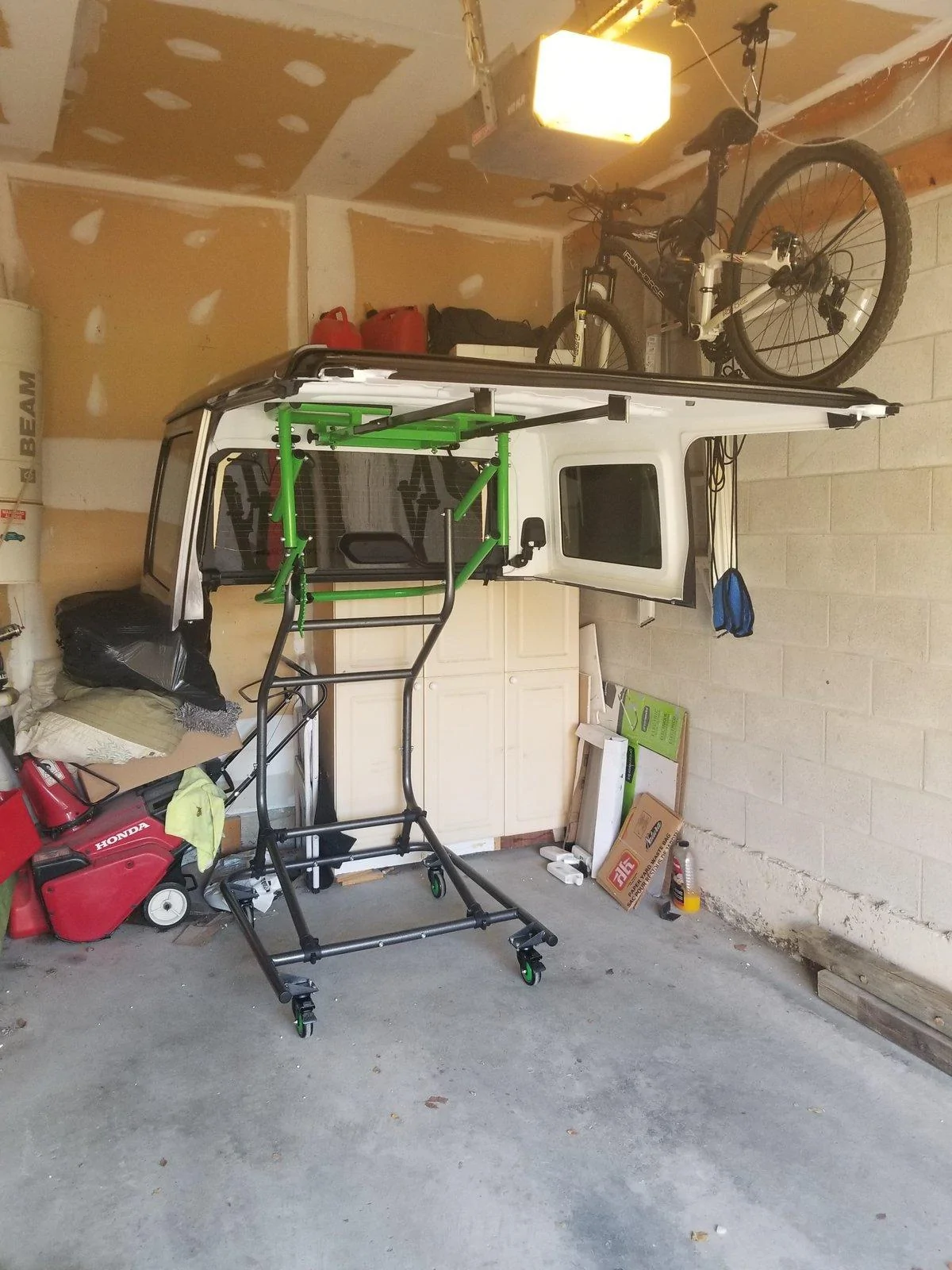 Jeep Wrangler JL Roll Call Canadians hoist