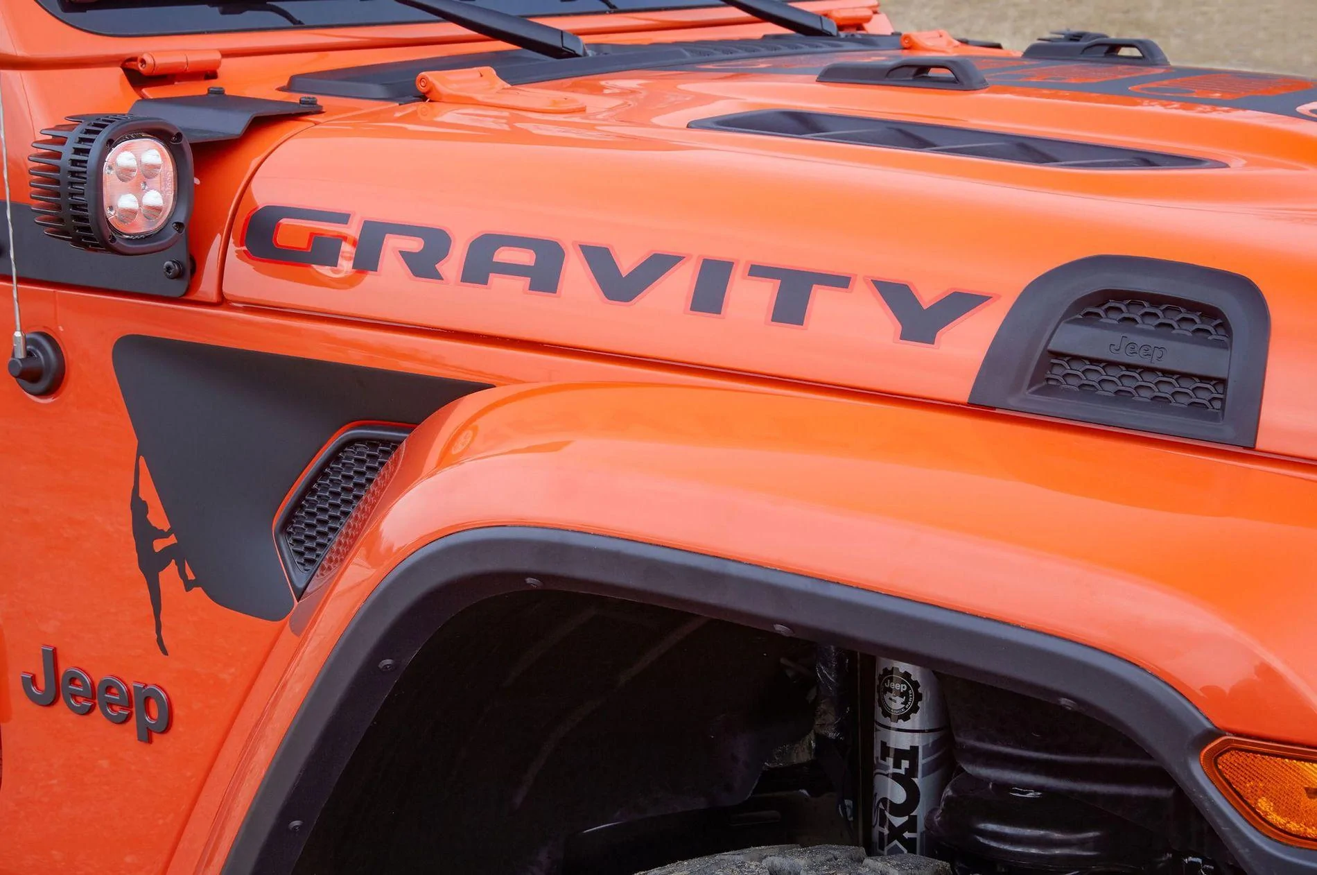 easter-jeep-safari-2019-gravity-concept-hood-graphics.jpg
