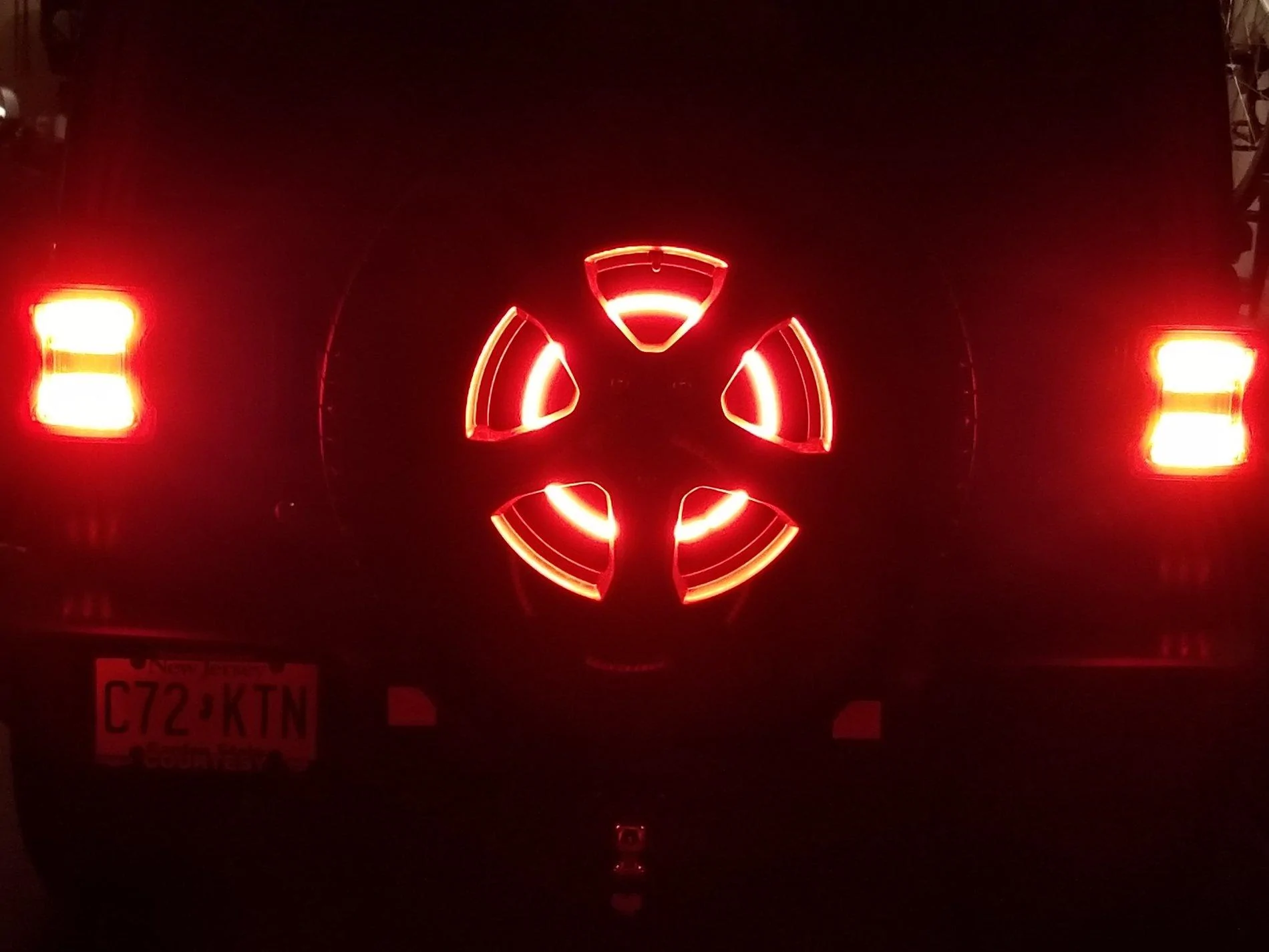 Jeep Wrangler JL Brake light inside the spare tire? 20190414_203336