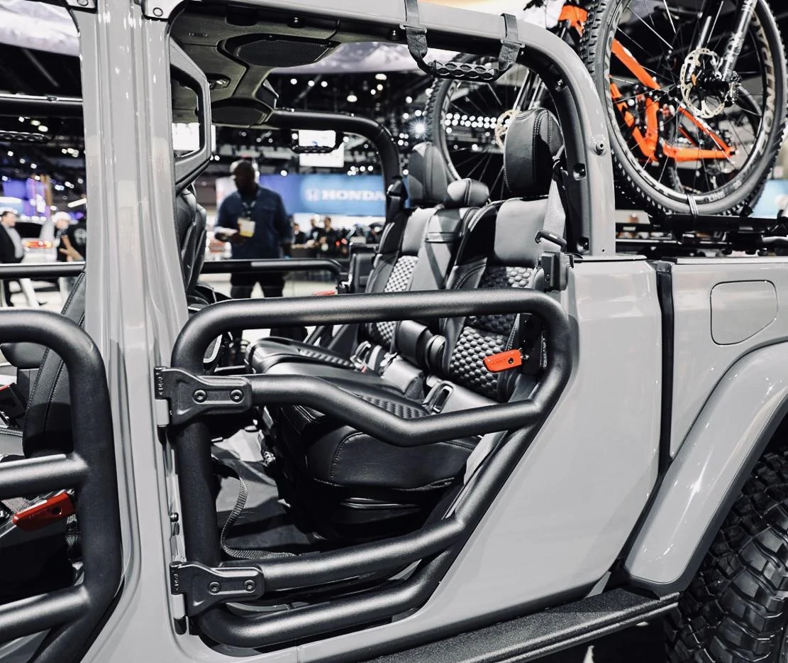 Jeep Wrangler JL JL Wrangler vs JT Gladiator Pickup - Differences and Crawling Comparison Test fullsizeoutput_809
