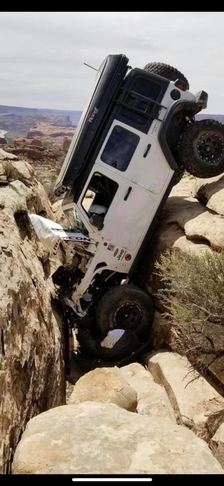 Jeep Wrangler JL Reports/rumors: Serious accident at 2019 Easter Jeep Safari 57081014_2471907759486068_7973003883284791296_o