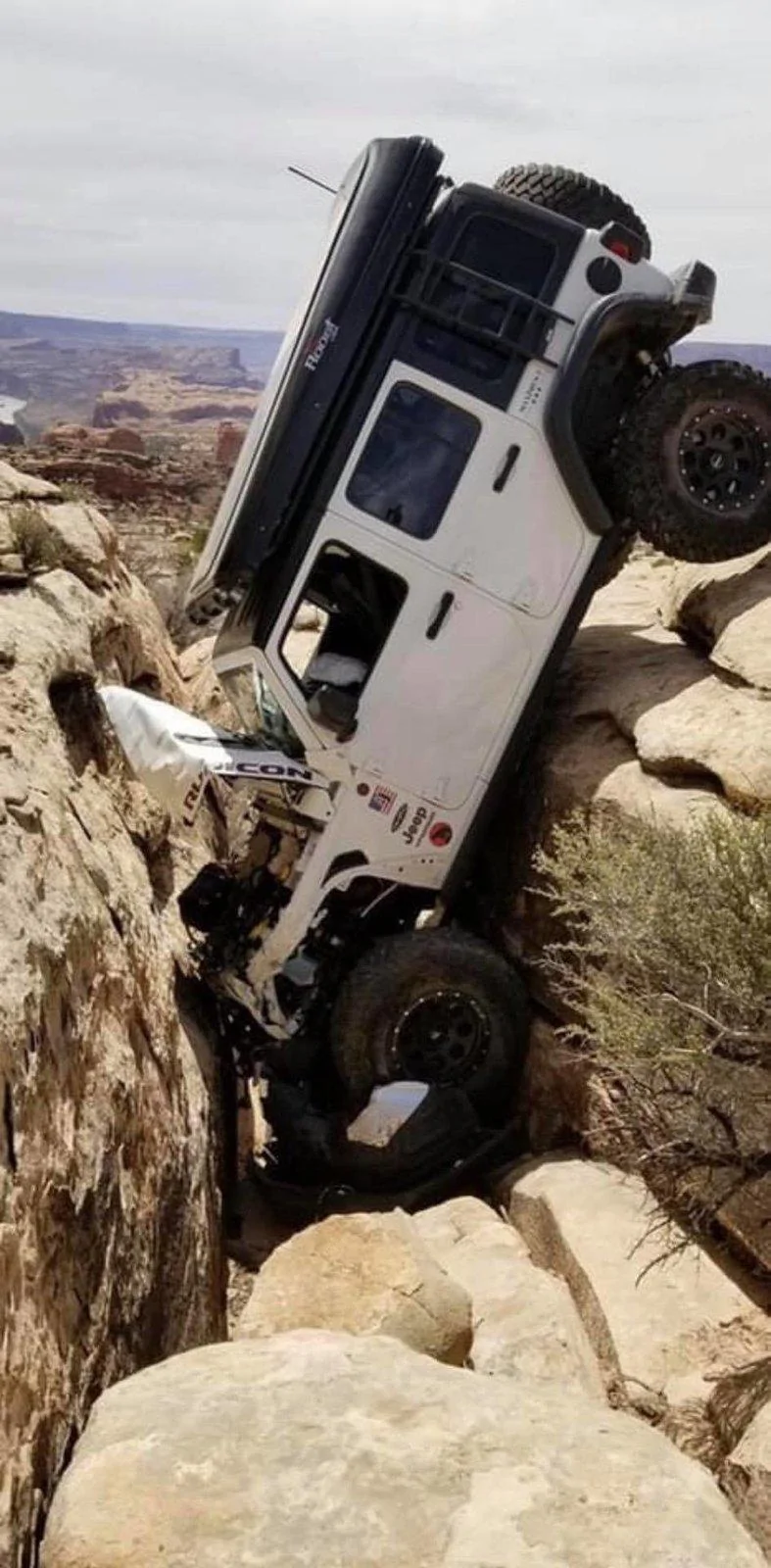 Jeep Wrangler JL Reports/rumors: Serious accident at 2019 Easter Jeep Safari 57081014_2471907759486068_7973003883284791296_o