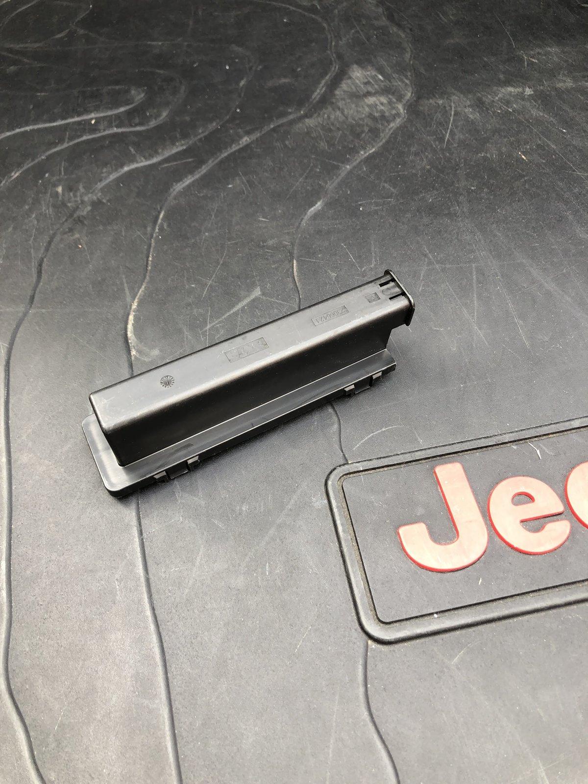 Jeep Wrangler JL Can anyone identify this plastic part? IMG_1399