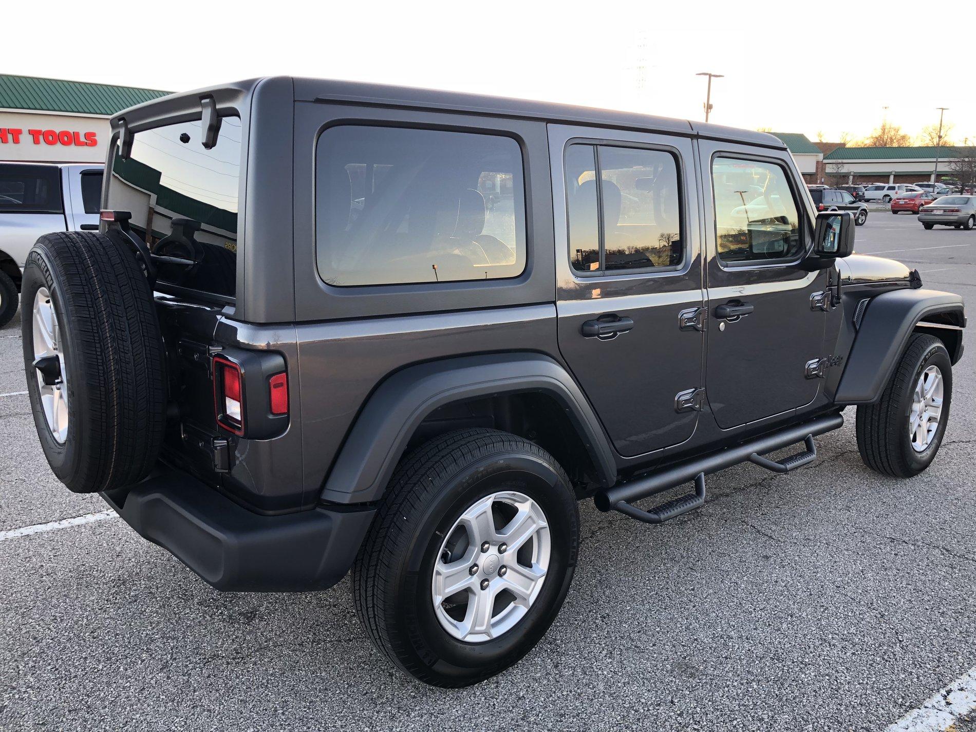 Jeep Wrangler JL GRANITE CRYSTAL METALLIC Wrangler JL Club C30C4E8A-4524-44AD-91A4-E041B1BBE677