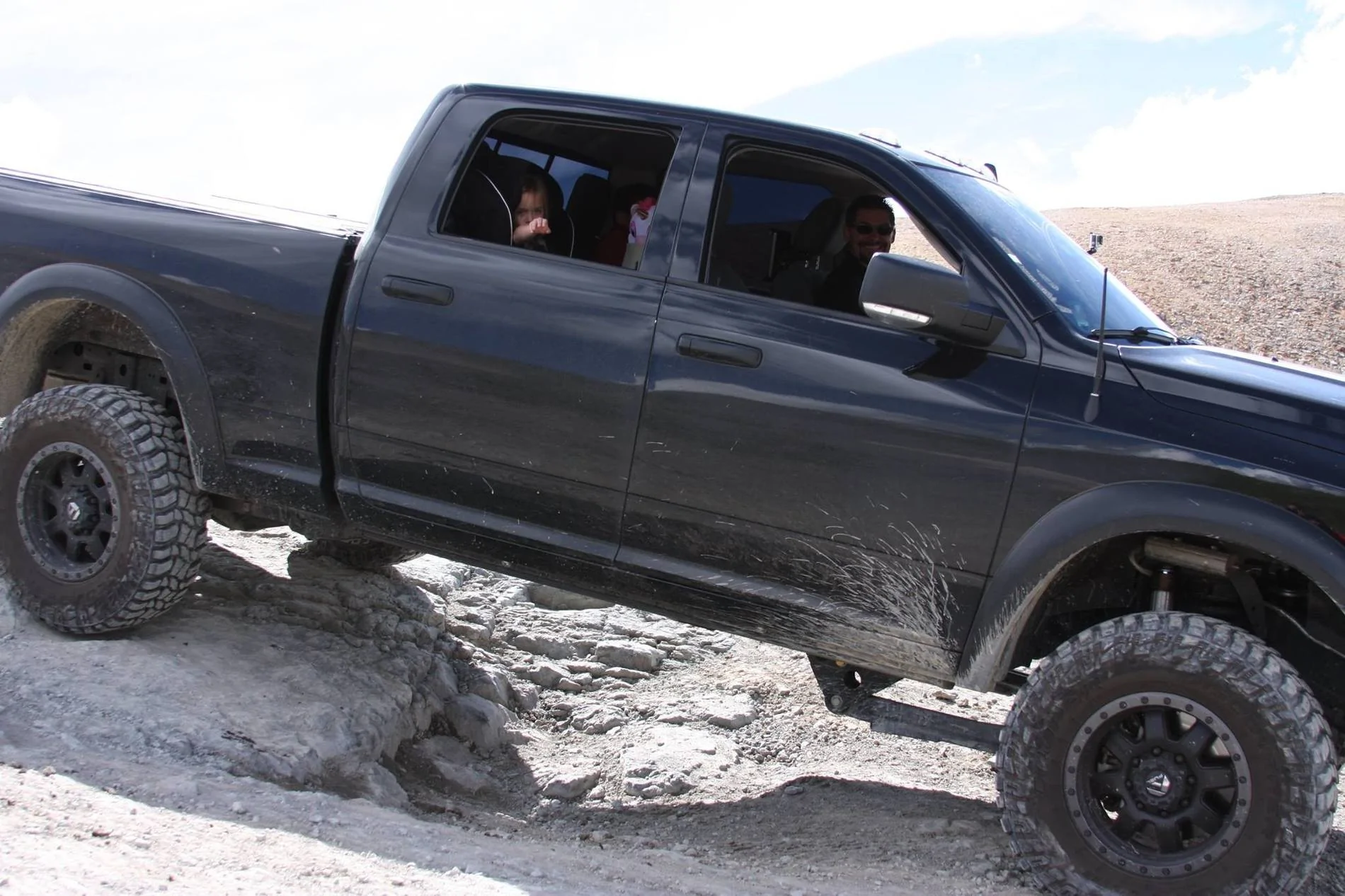 Jeep Wrangler JL 18 vs 17 inch Wheels with 35" Tires? 13995529_1049456591756216_7429264026696595223_o