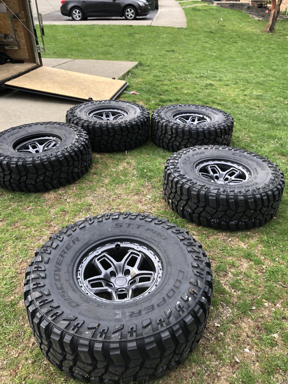 Jeep Wrangler JL AEV Borah wheels on JL E80E19AA-D7DF-4B73-93E2-6758CDFB12BD