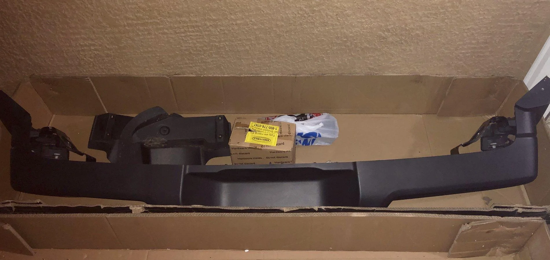 Jeep Wrangler JL Rubicon rear plastic bumper 82011684-AB59-49AF-9D40-7FE4BB02E8E9