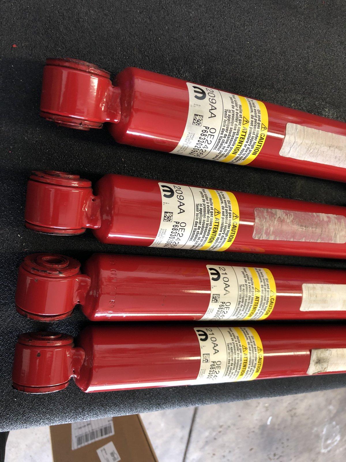 Jeep Wrangler JL FS: OEM Rubicon Shocks 1FE85666-5483-47C3-B284-4AEE50867176