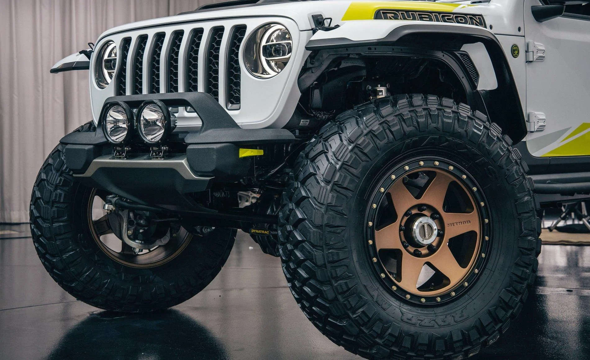 Jeep Wrangler JL Really digging this bumper from Flatbill concept.. jeep-flatbill-gladiator-concept-4