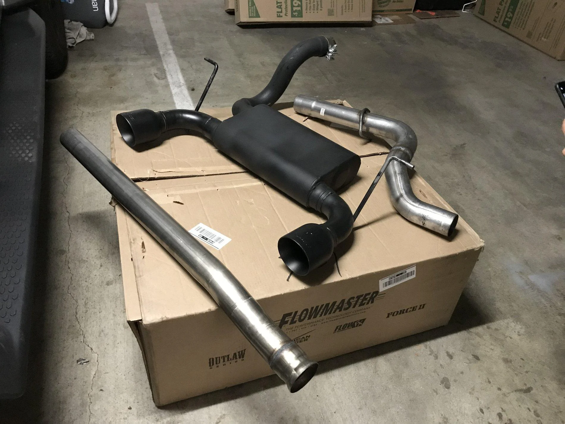 Jeep Wrangler JL Barely used Flowmaster American thunder cat-back  system 772340CD-6EAA-4889-AFC3-C082FE90C1DC