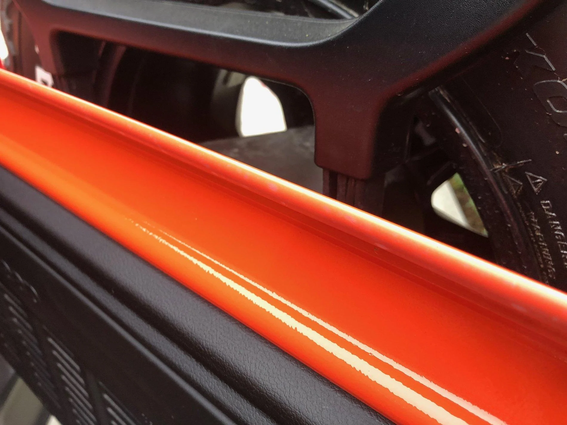 Jeep Wrangler JL Rear glass panel noise IMG_1505