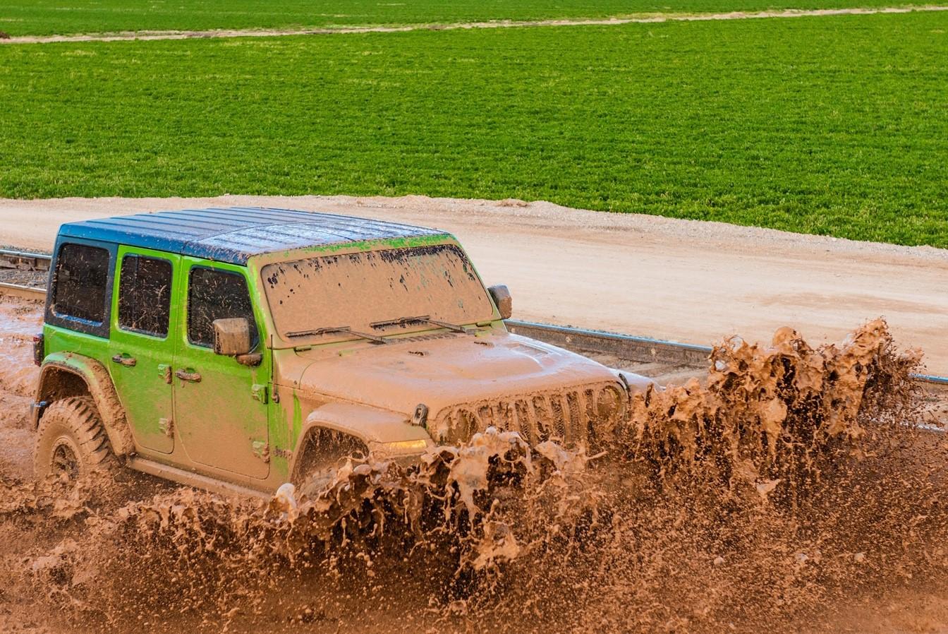 Jeep Wrangler JL Bug marks on windshield RMojitoJL Mud
