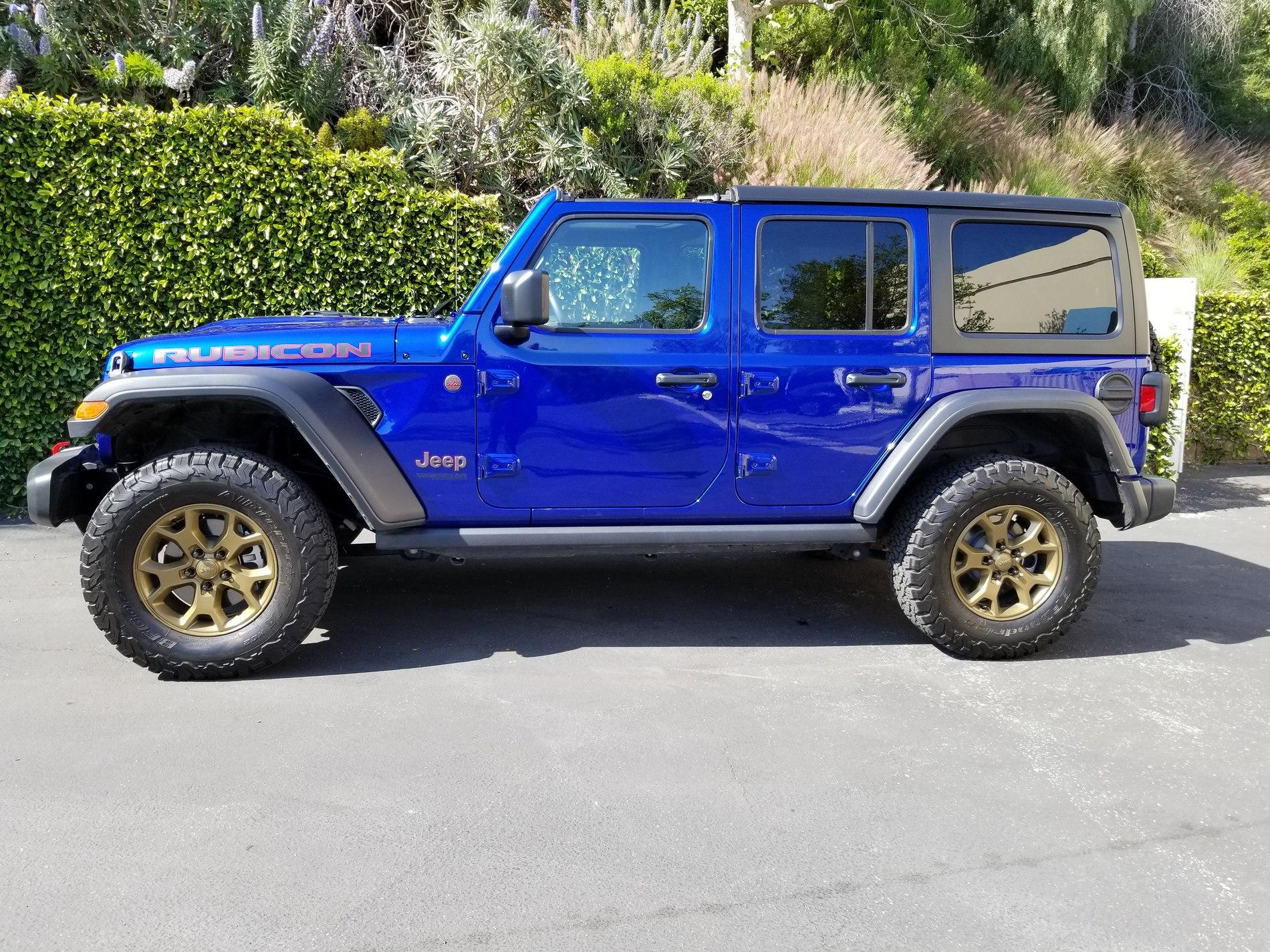 Jeep Wrangler JL Ocean Blue + Bronze PlastiDip Wheels HlBWDLw