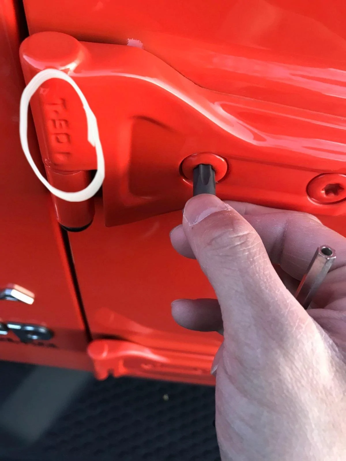 Jeep Wrangler JL Stuck Door Hinge Bolt Issue IMG_20190428_0001