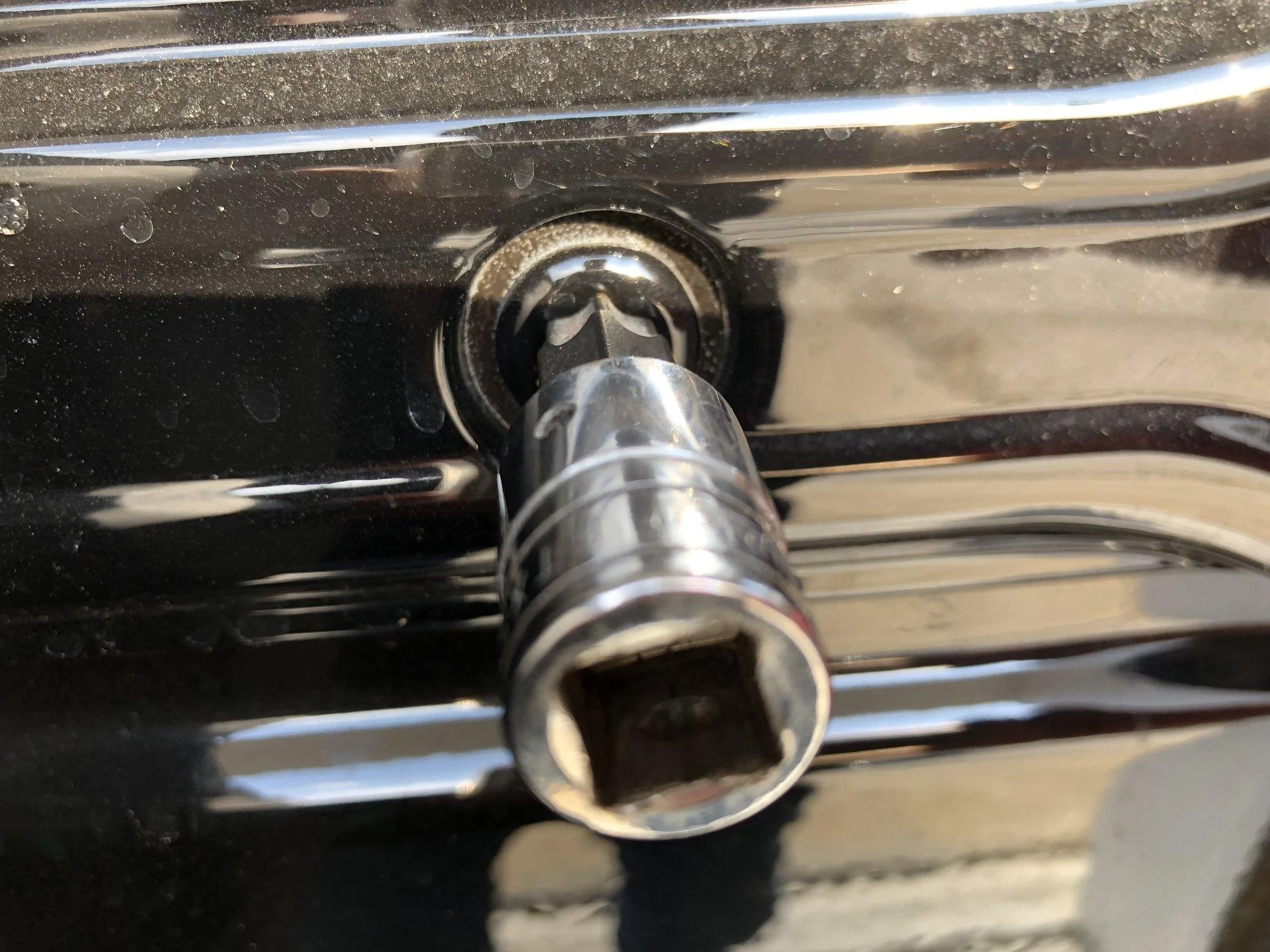 Jeep Wrangler JL Stuck Door Hinge Bolt Issue IMG_5932