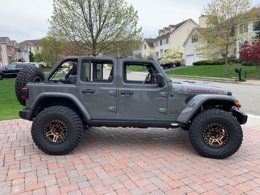 Jeep Wrangler JL Bronze Wheels on JL? rightside