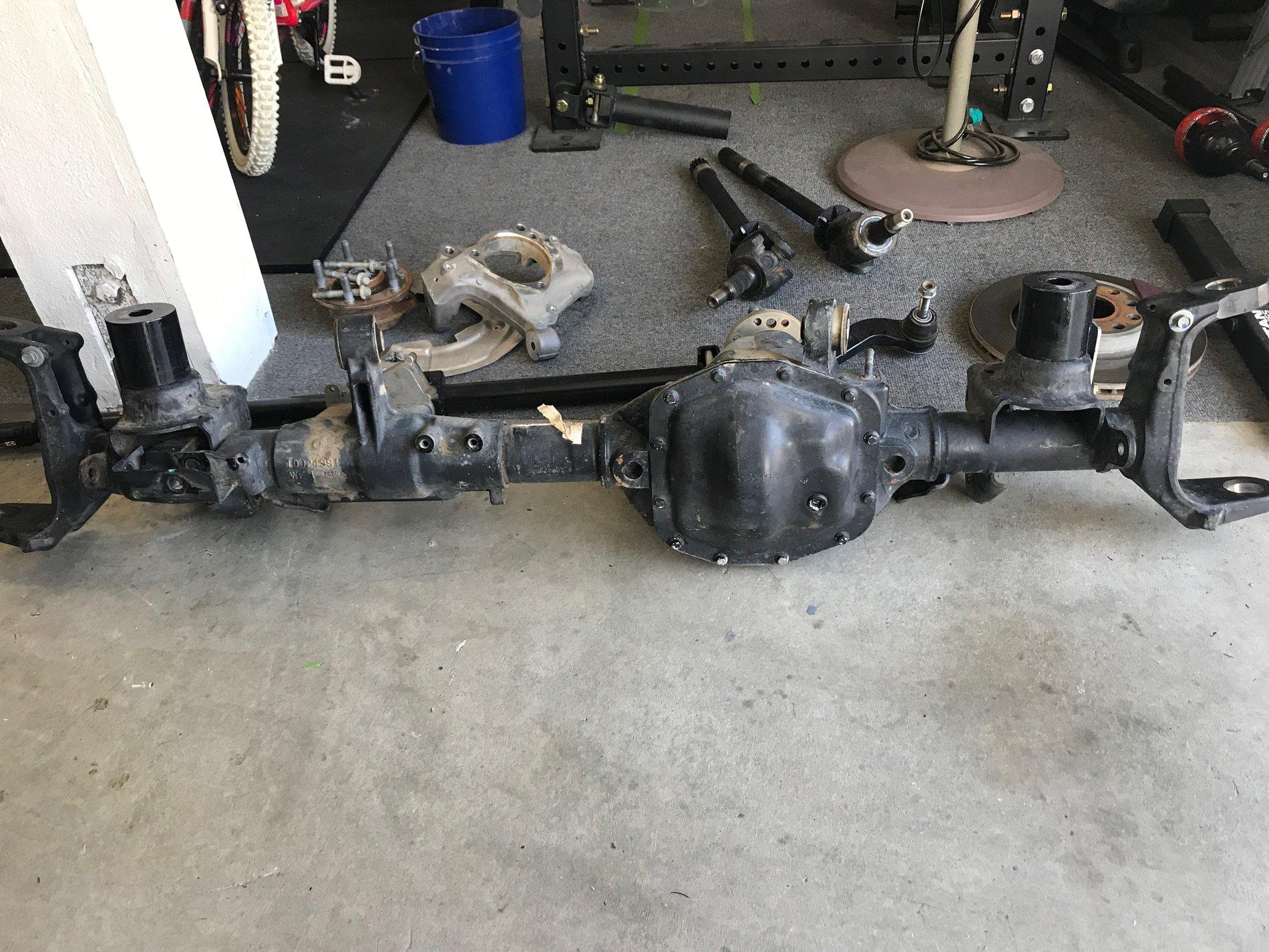 Jeep Wrangler JL Rubicon Front Axle IMG_1641