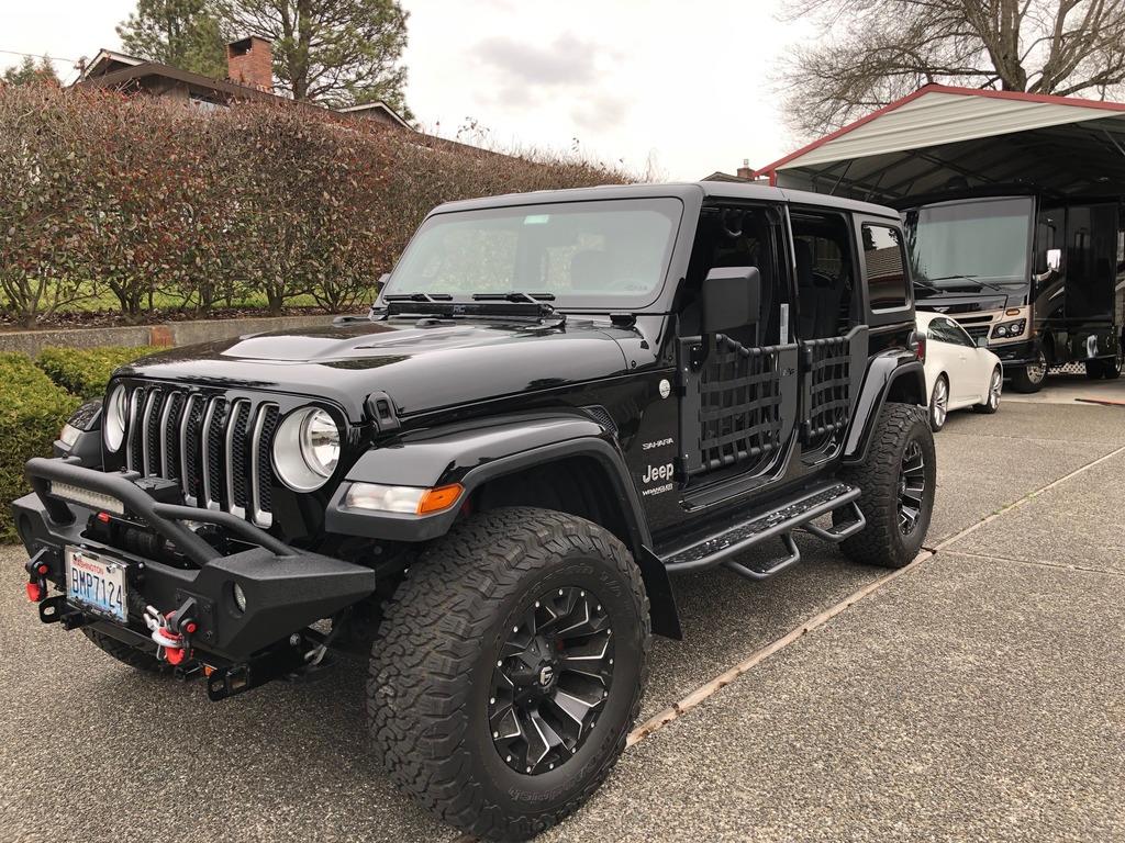 Jeep Wrangler JL Roam sidestep Rust {filename}