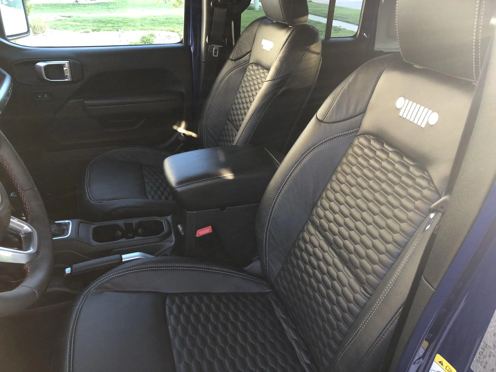 Jeep Wrangler JL Feeling Ripped off with CBS leather option 74FB761B-3715-47D3-B35A-86E2A2E80050