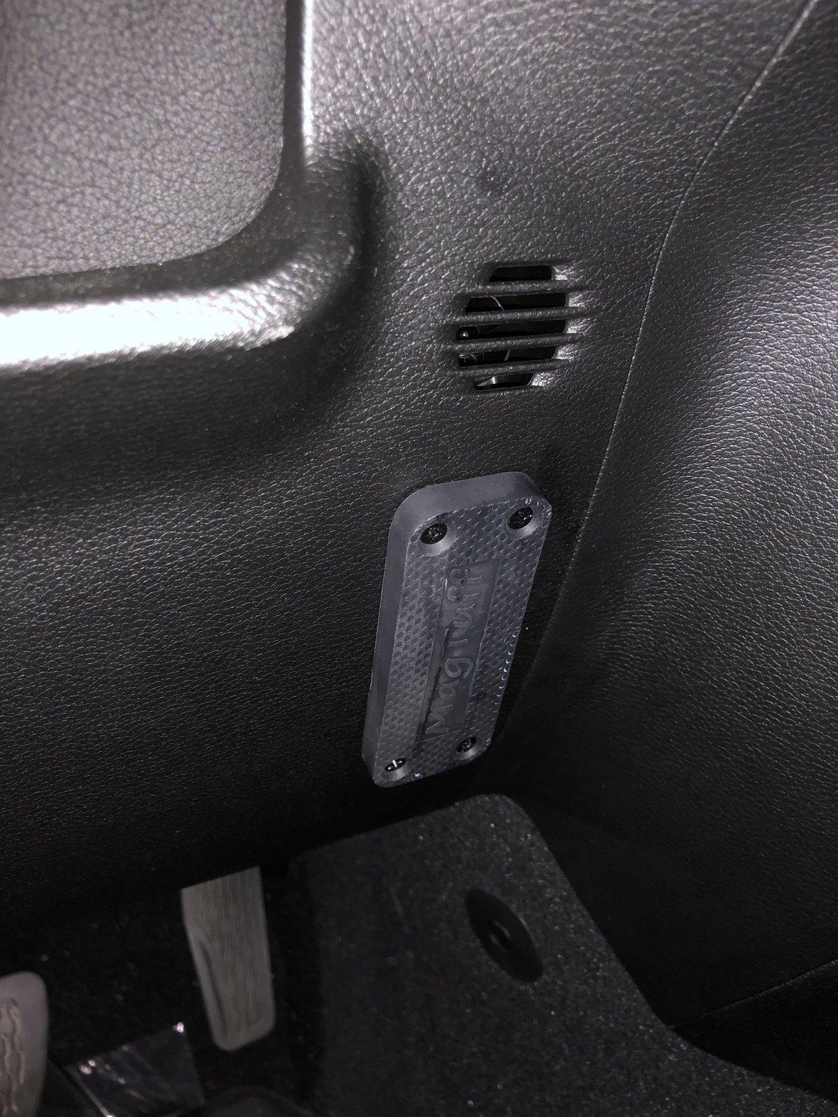 Jeep Wrangler JL Anyone Using a Gun Magnet? IMG_2358