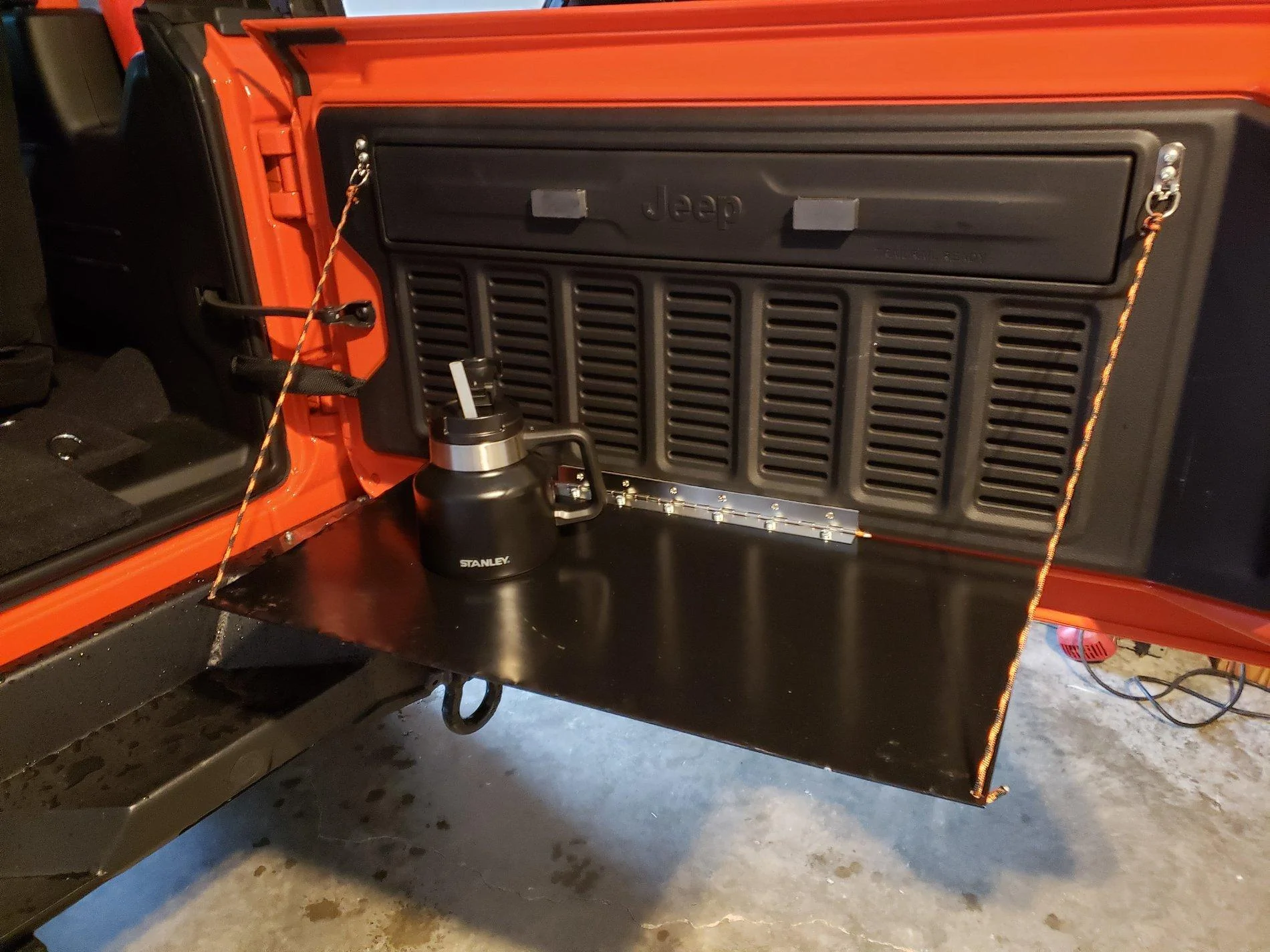 Jeep Wrangler JL Sunday project: tailgate table. 20190505_123126-3