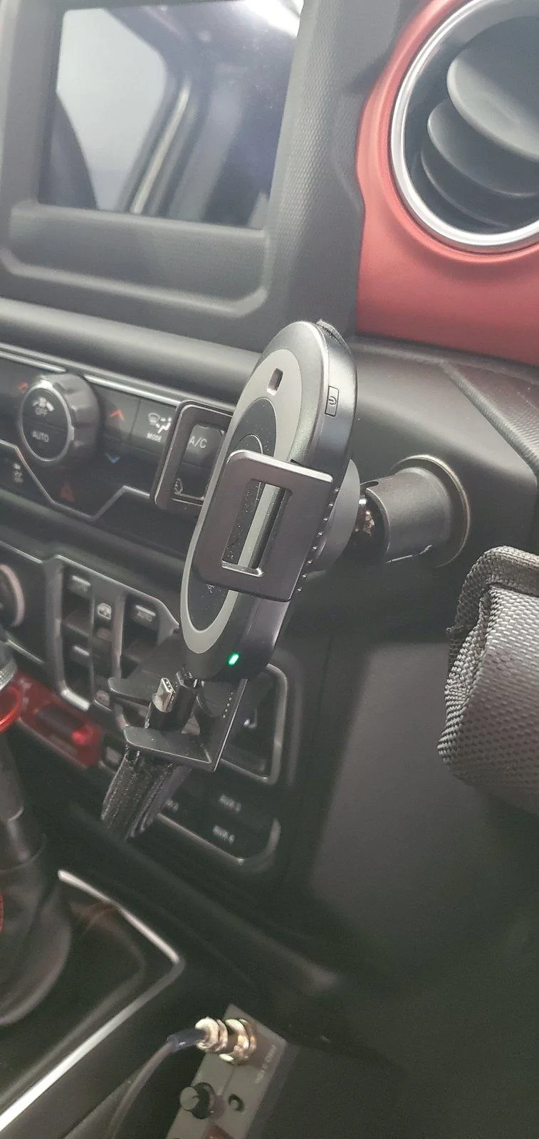 Jeep Wrangler JL How does everyone mount their cell phones? 20190512_143828