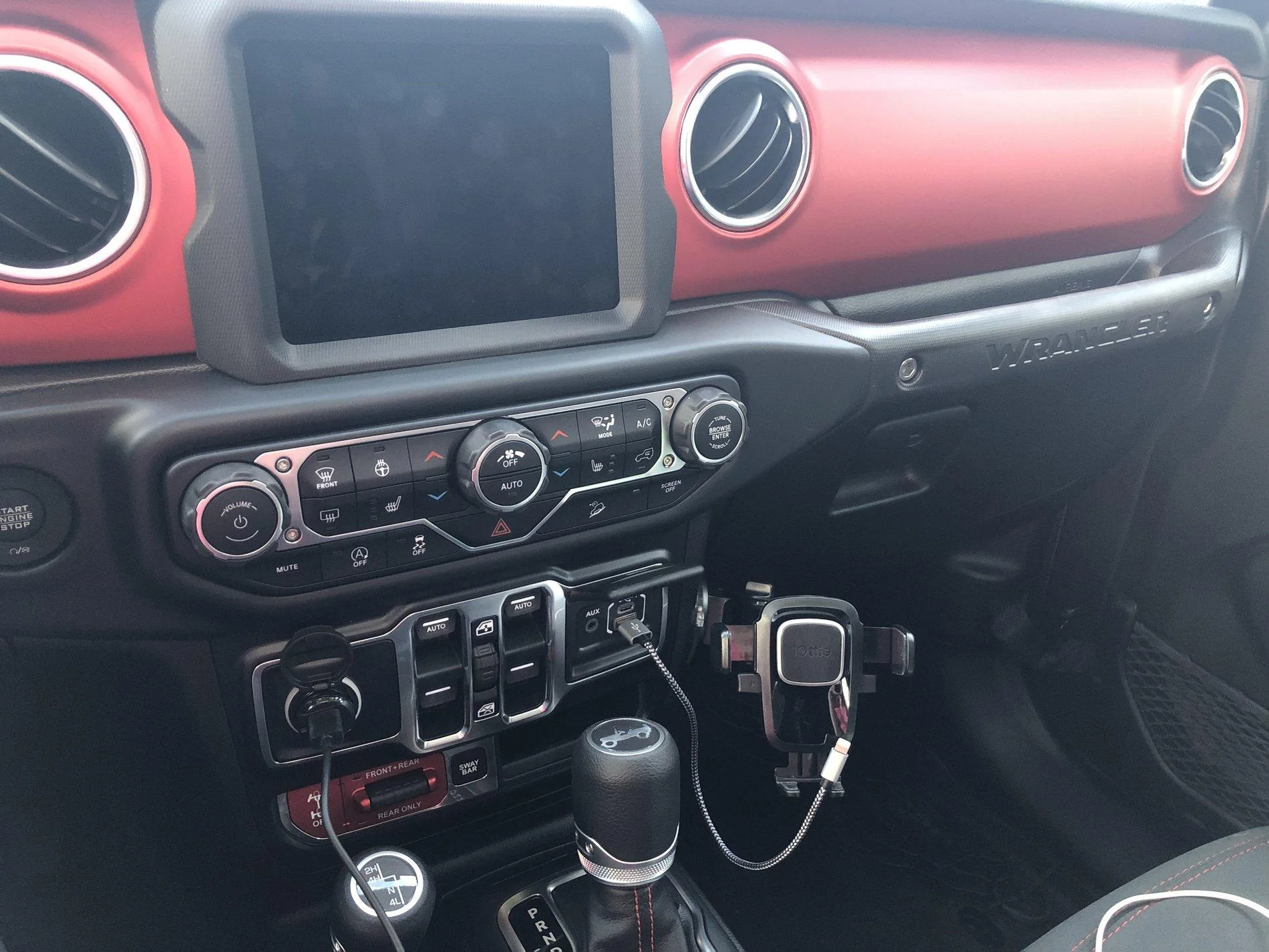 Jeep Wrangler JL How does everyone mount their cell phones? 20D14551-9211-41EB-82DF-955D824FE938