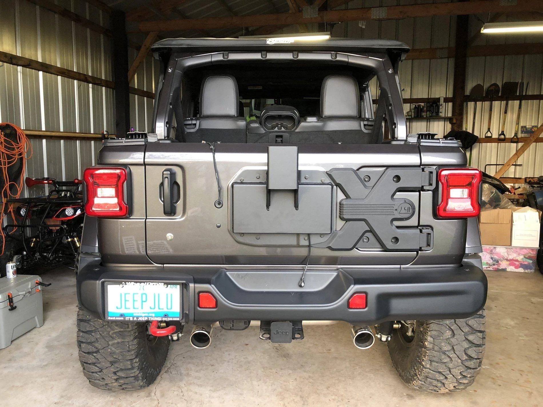 Jeep Wrangler JL Rugged Ridge carrier plate added.... rrmount2
