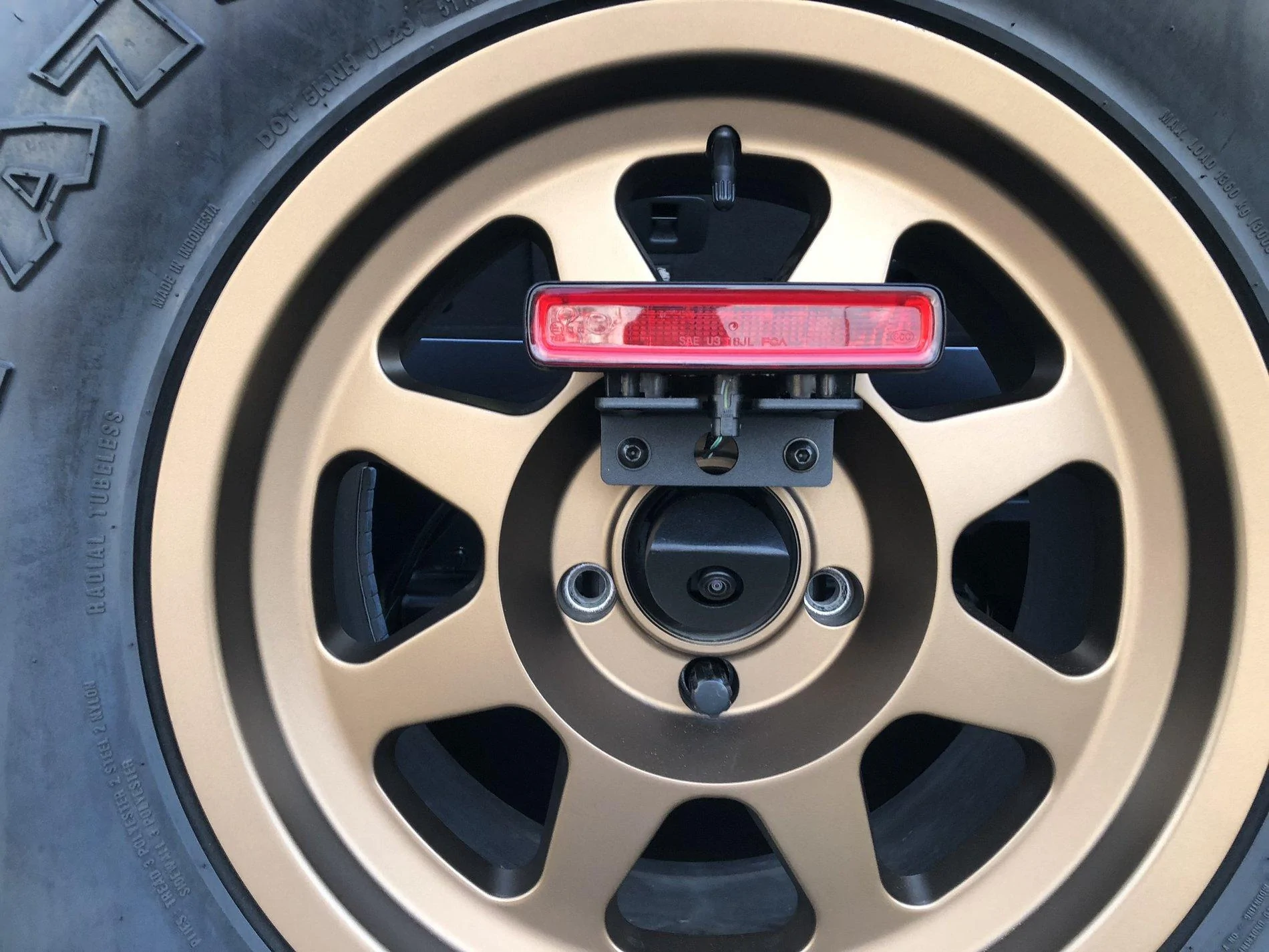 Jeep Wrangler JL Rugged Ridge carrier plate added.... rrmount4