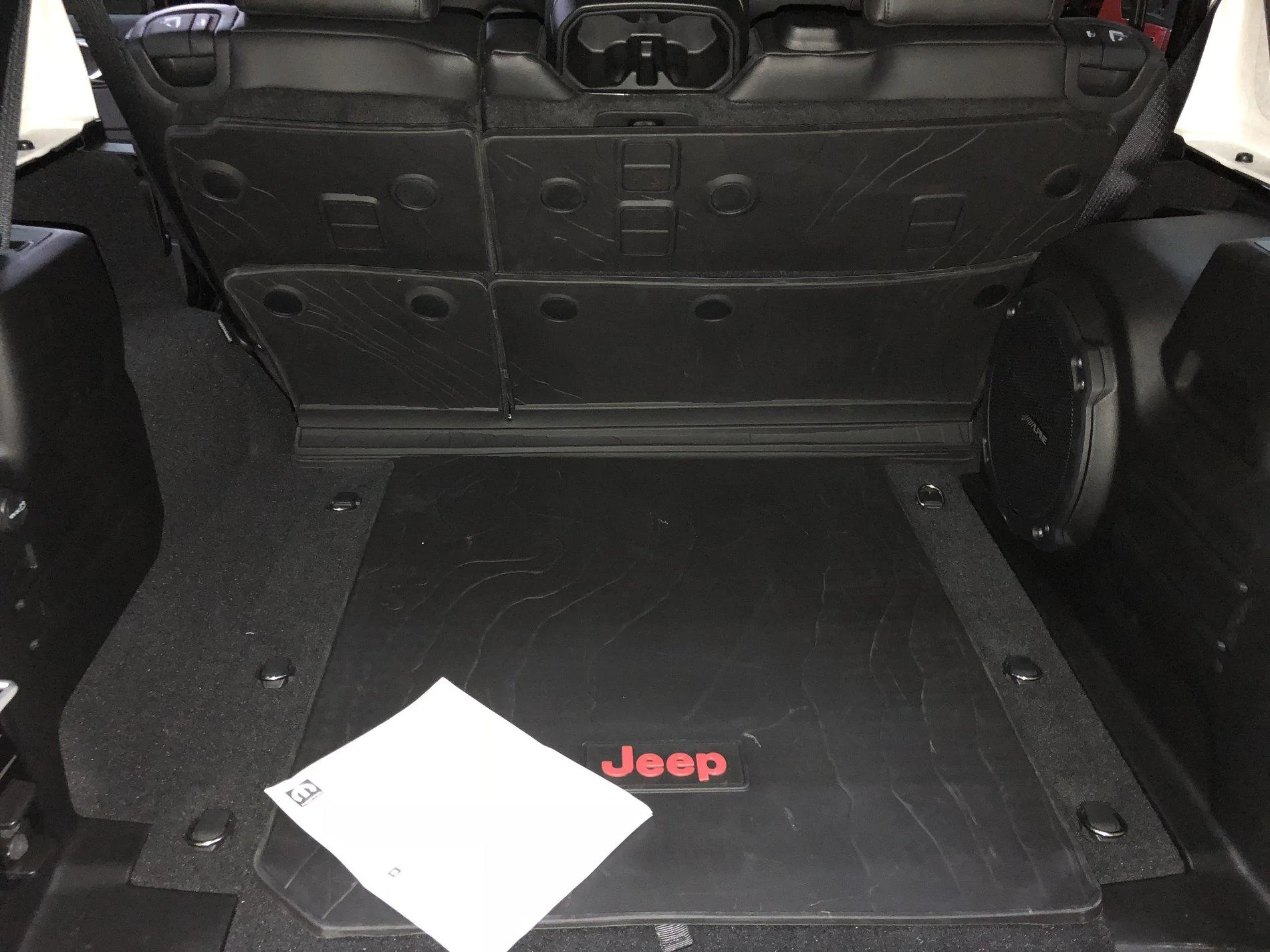 Jeep Wrangler JL Trunk Liner 8D58CF83-7DAD-40DE-87EF-5214037DBA55