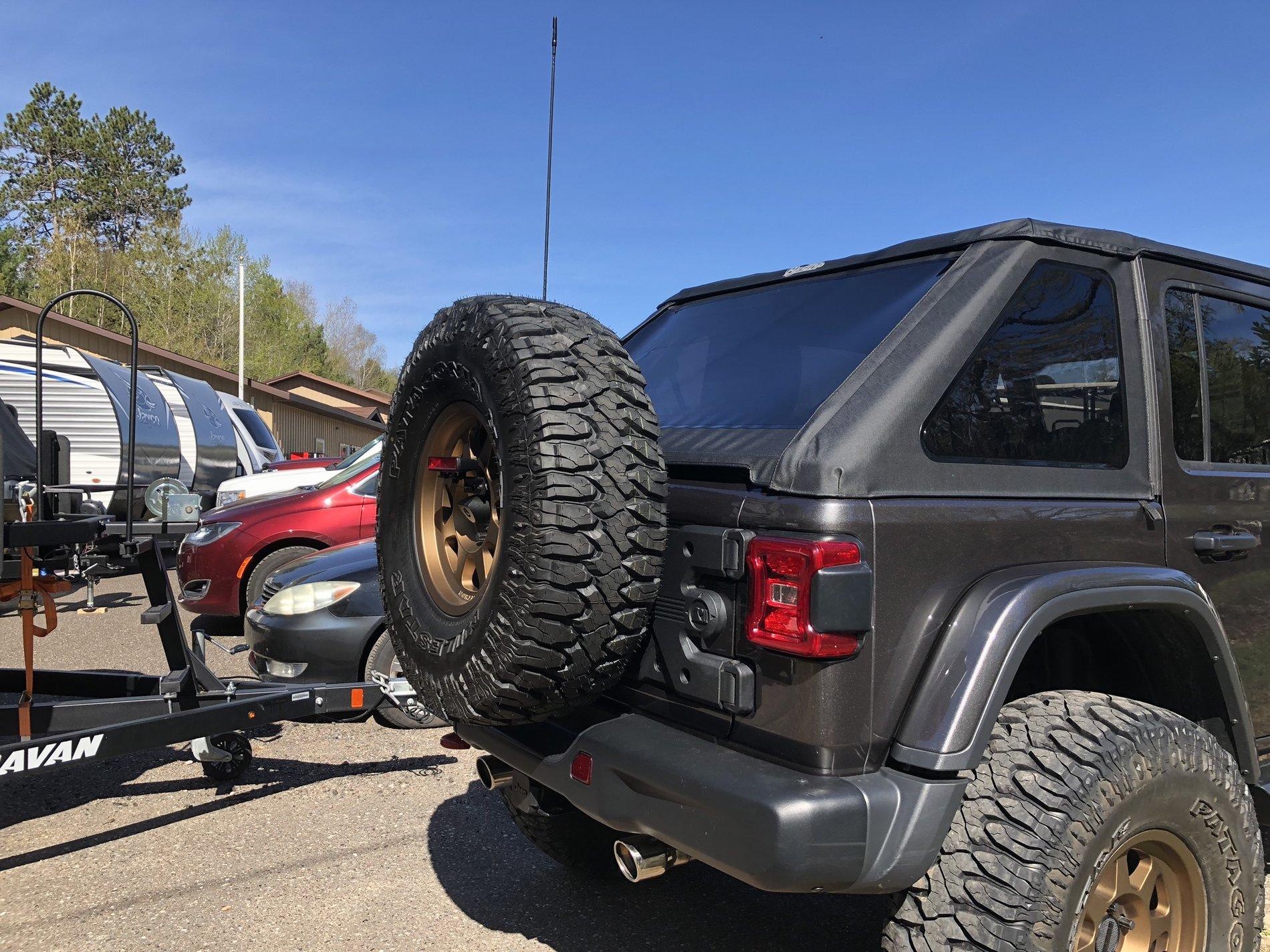 Jeep Wrangler JL Rugged Ridge carrier plate added.... rrs1