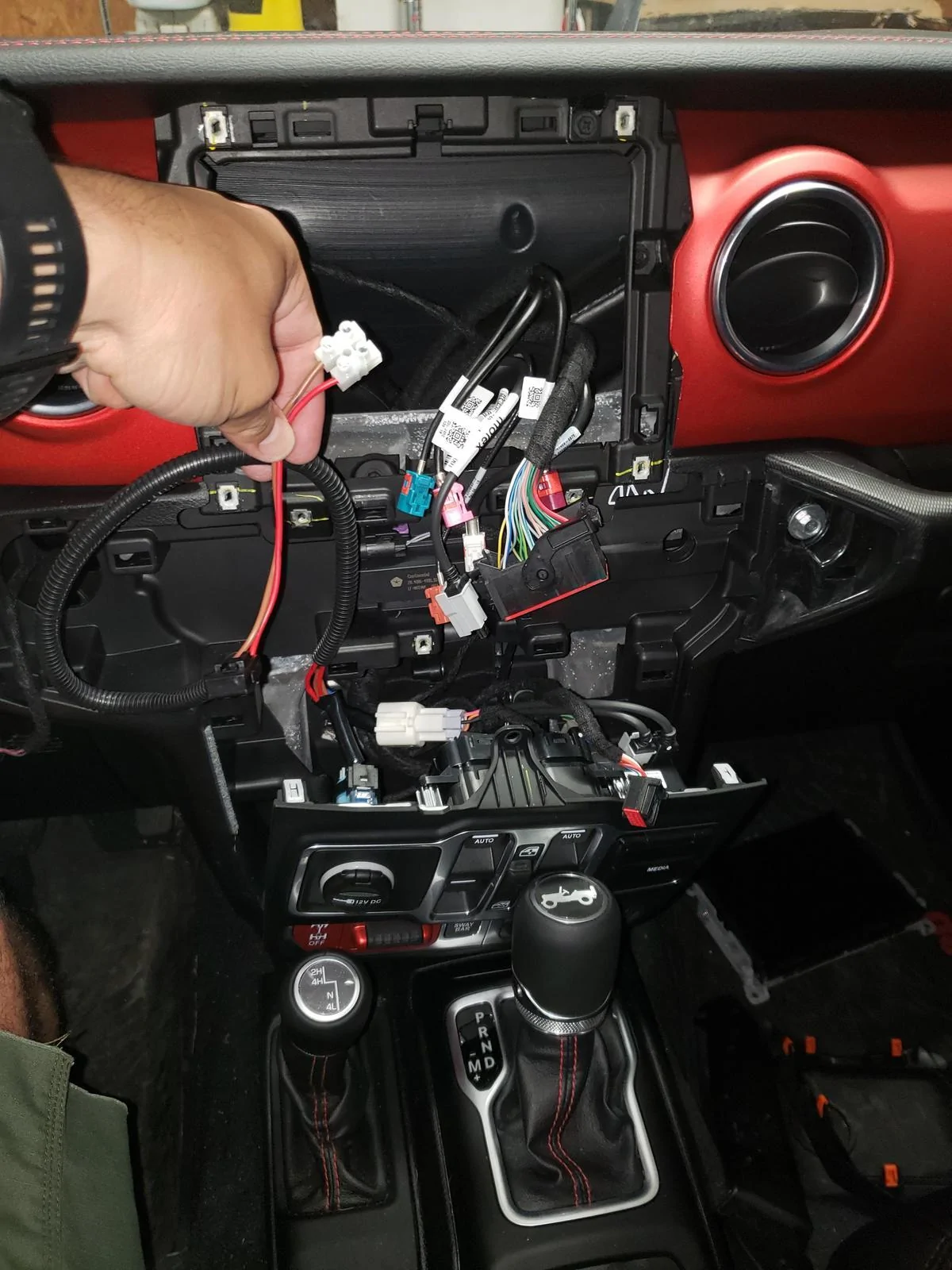 Jeep Wrangler JL Custom wireless phone mount M8HbNtG