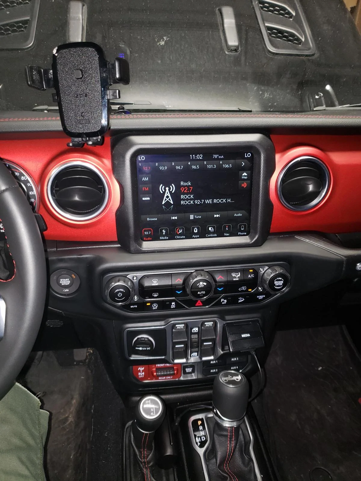 Jeep Wrangler JL Custom wireless phone mount NCsl7Z8