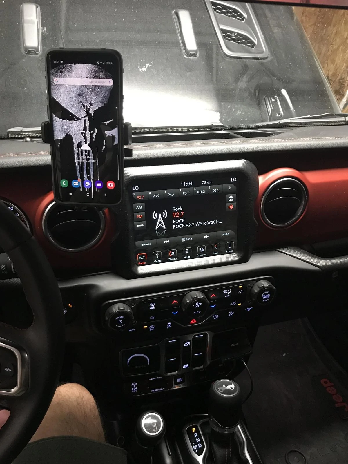 Jeep Wrangler JL Custom wireless phone mount sOofAoh