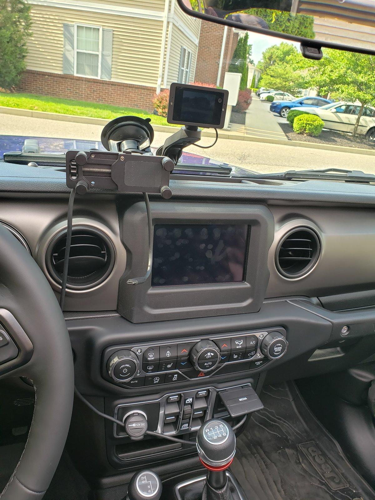 Jeep Wrangler JL How does everyone mount their cell phones? 20190518_170306