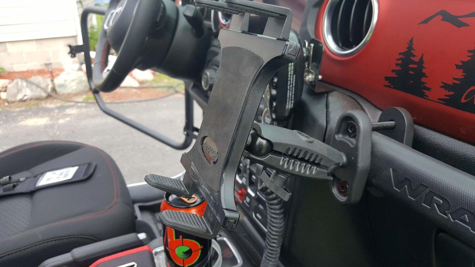 Jeep Wrangler JL How does everyone mount their cell phones? 20190515_103227