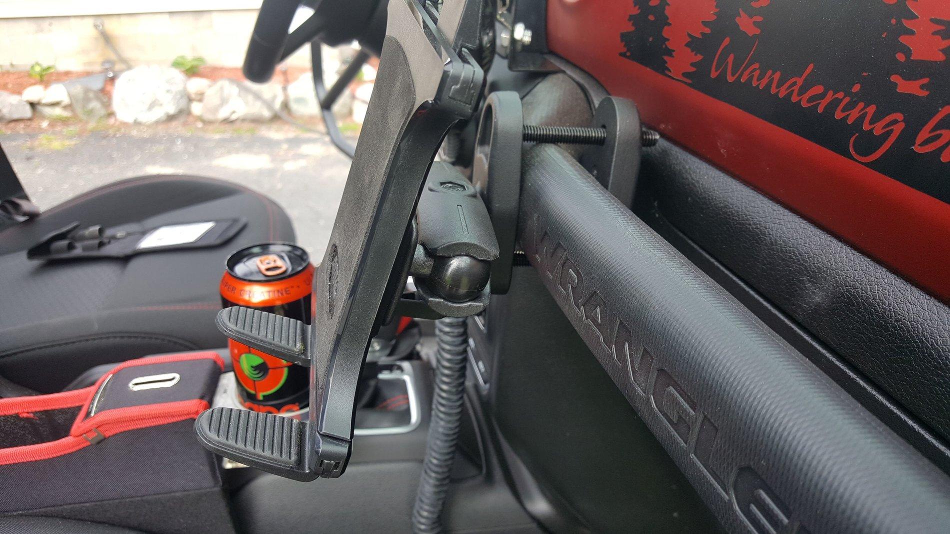 Jeep Wrangler JL How does everyone mount their cell phones? 20190515_103246