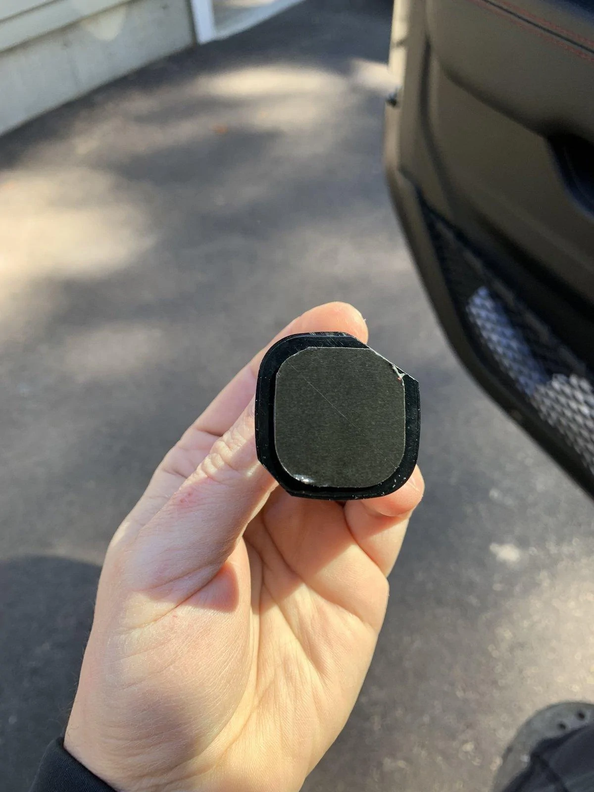 Jeep Wrangler JL Wireless Cellphone Charger 20190324_150741055_iOS
