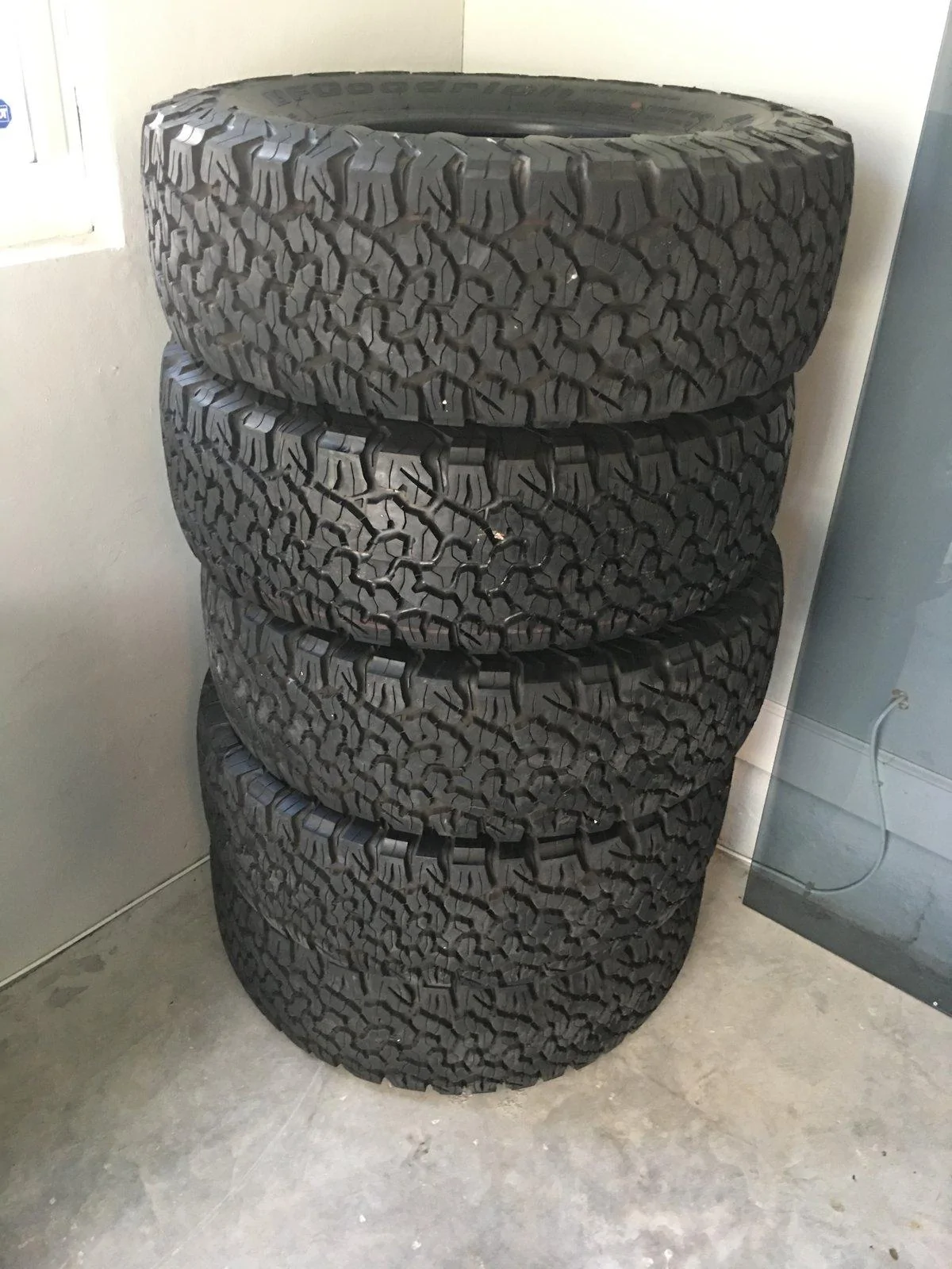 Jeep Wrangler JL Rubicon take-off Tires Only EAC24EA0-A932-4CC0-92D5-2E1595600CAF