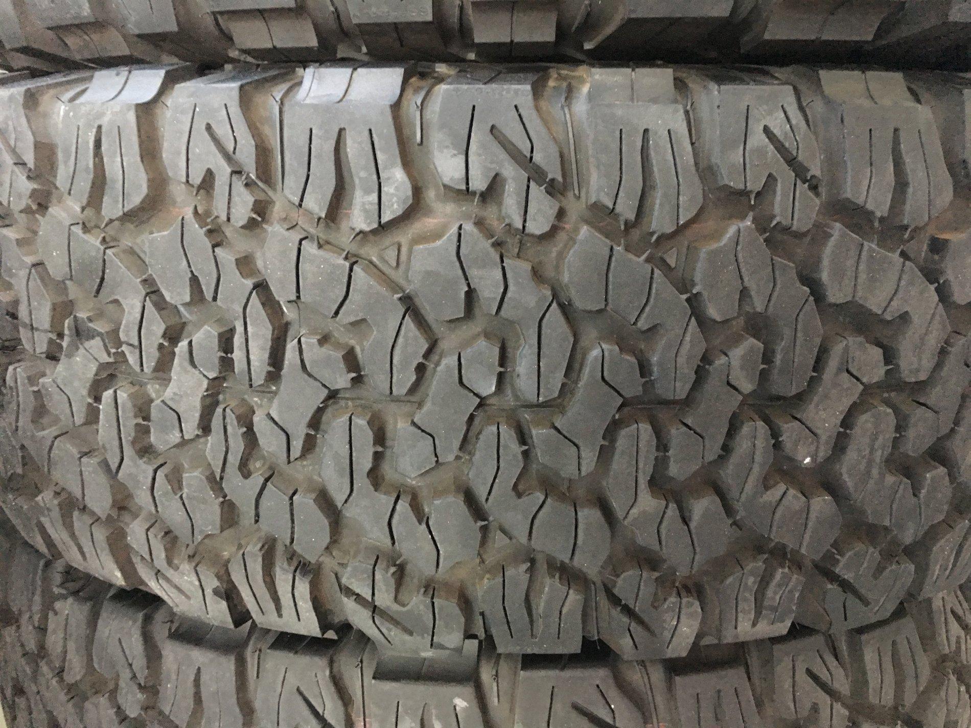 Jeep Wrangler JL Rubicon take-off Tires Only DE72D865-EEBA-4358-852B-CE6EEB012D9C