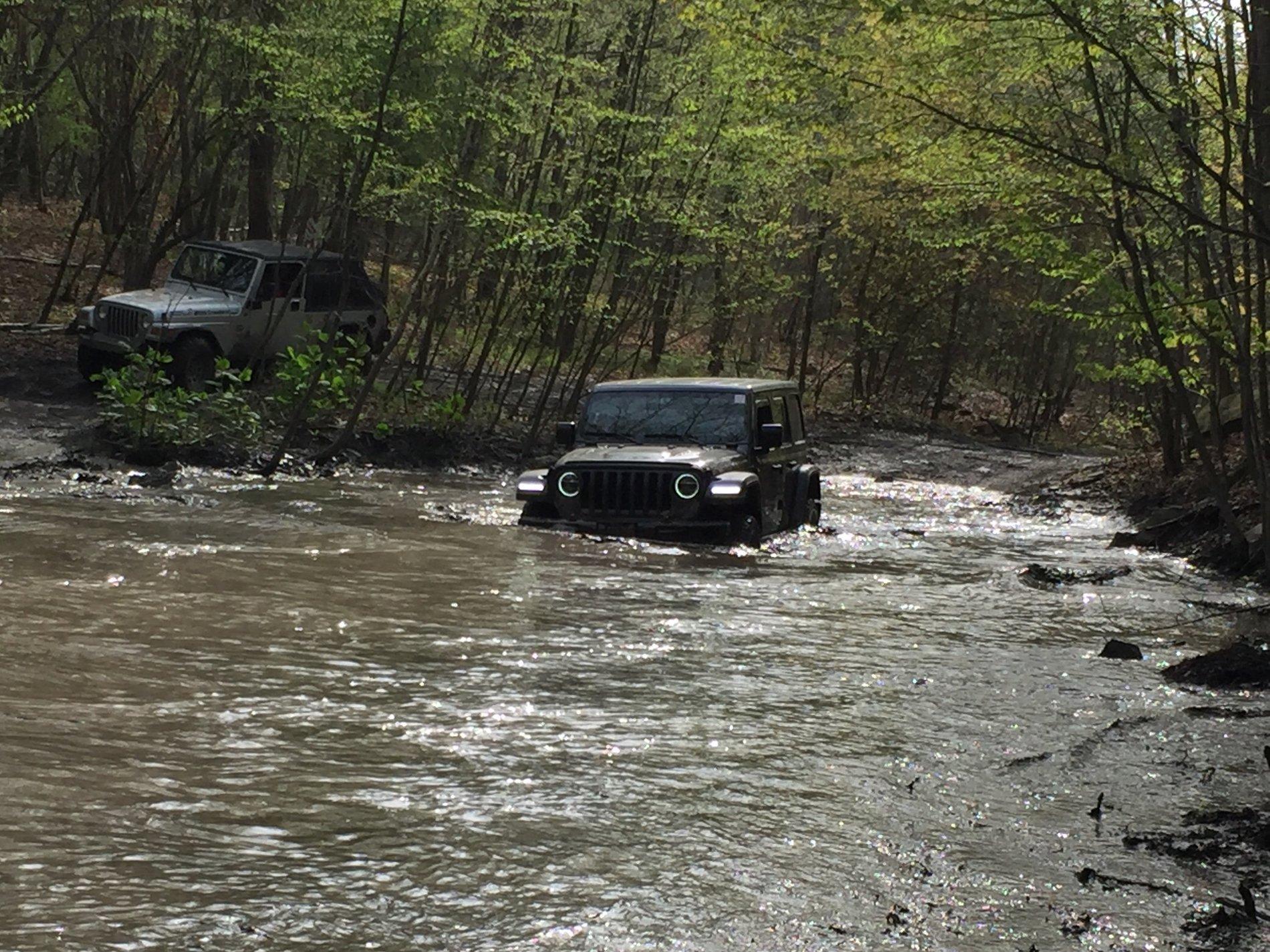 Jeep Wrangler JL Offroading a brand new Rubicon 215907DE-7967-4F61-89DF-D03ED04A5282