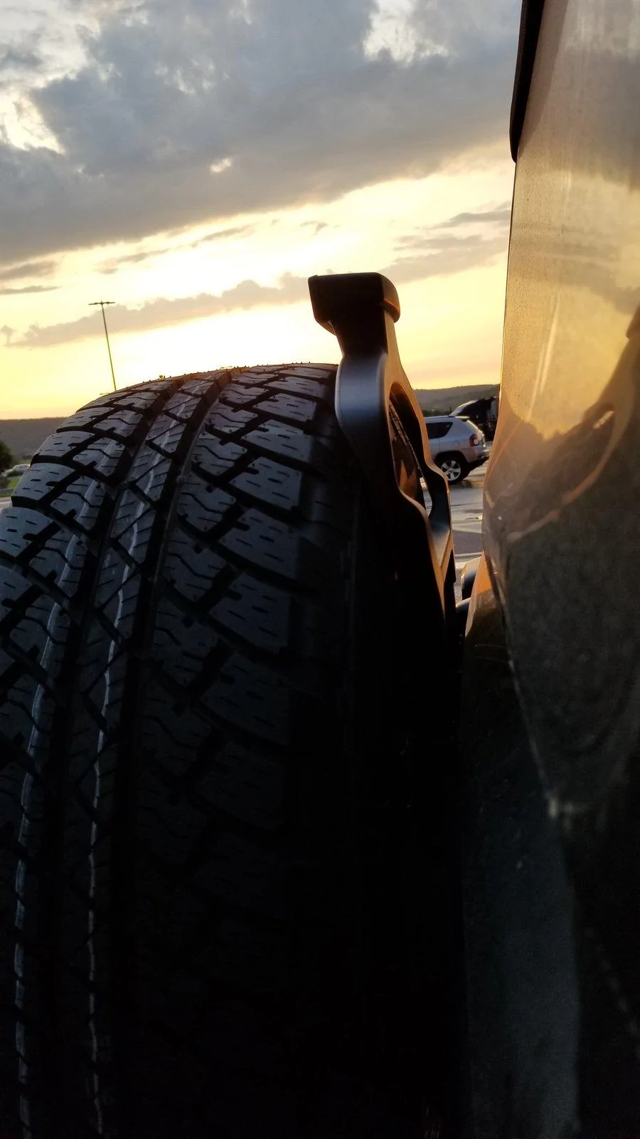 Jeep Wrangler JL Premium JLU soft top rear window slight sag at bottom 20190602_201253