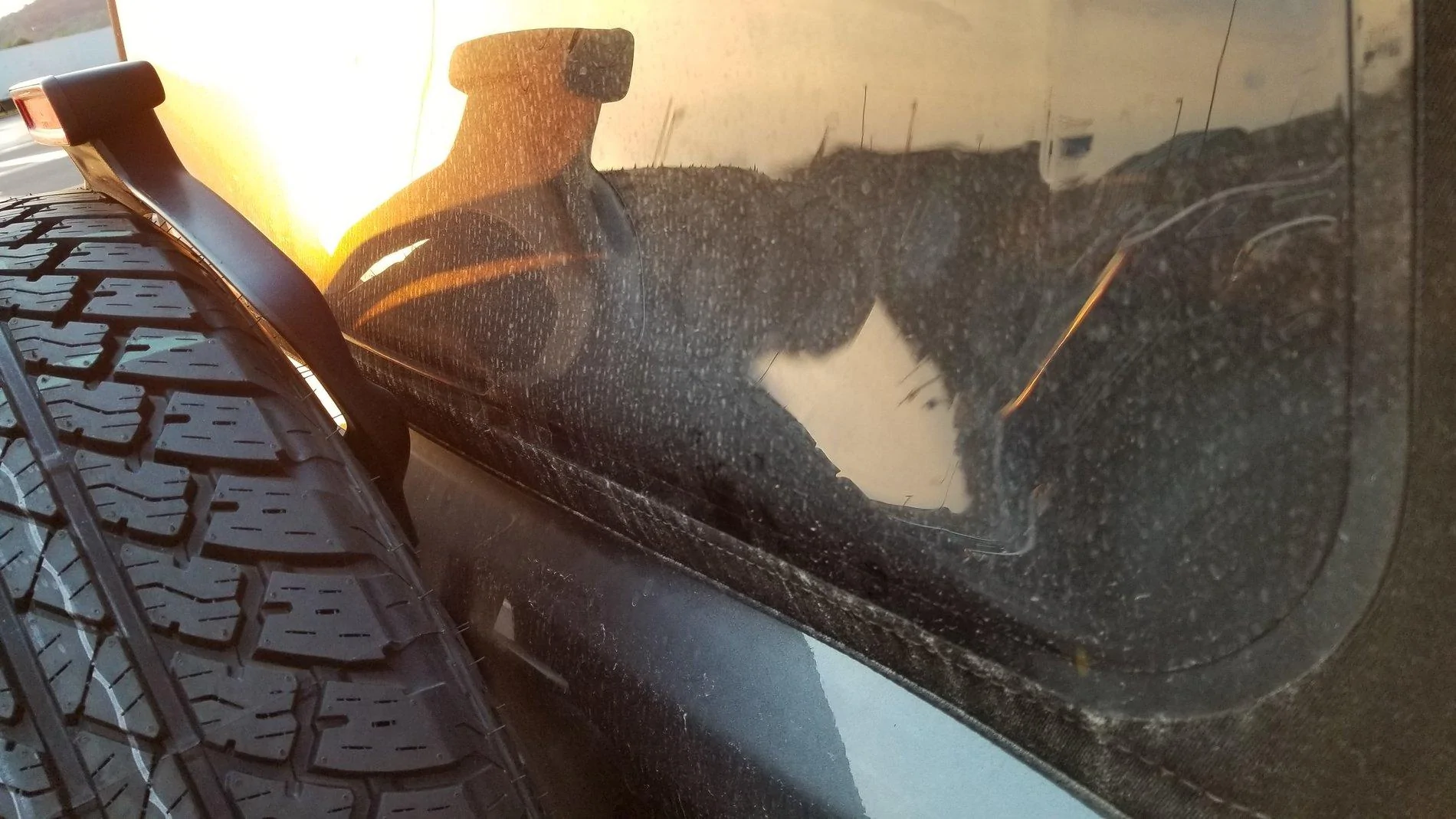 Jeep Wrangler JL Premium JLU soft top rear window slight sag at bottom 20190602_201231