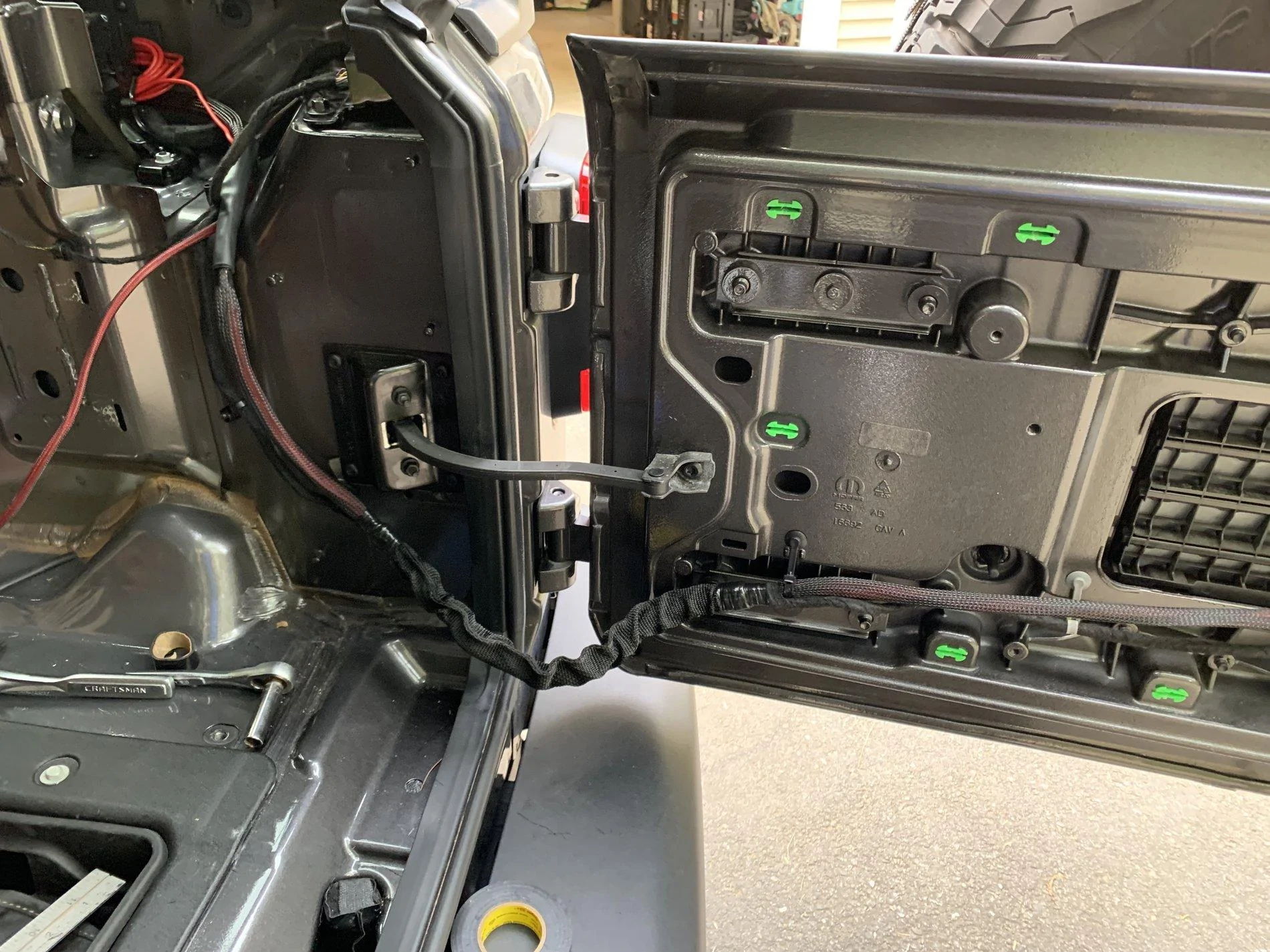 Jeep Wrangler JL Outback Tailgater w/ Switch Plate 20190601_220205641_iOS