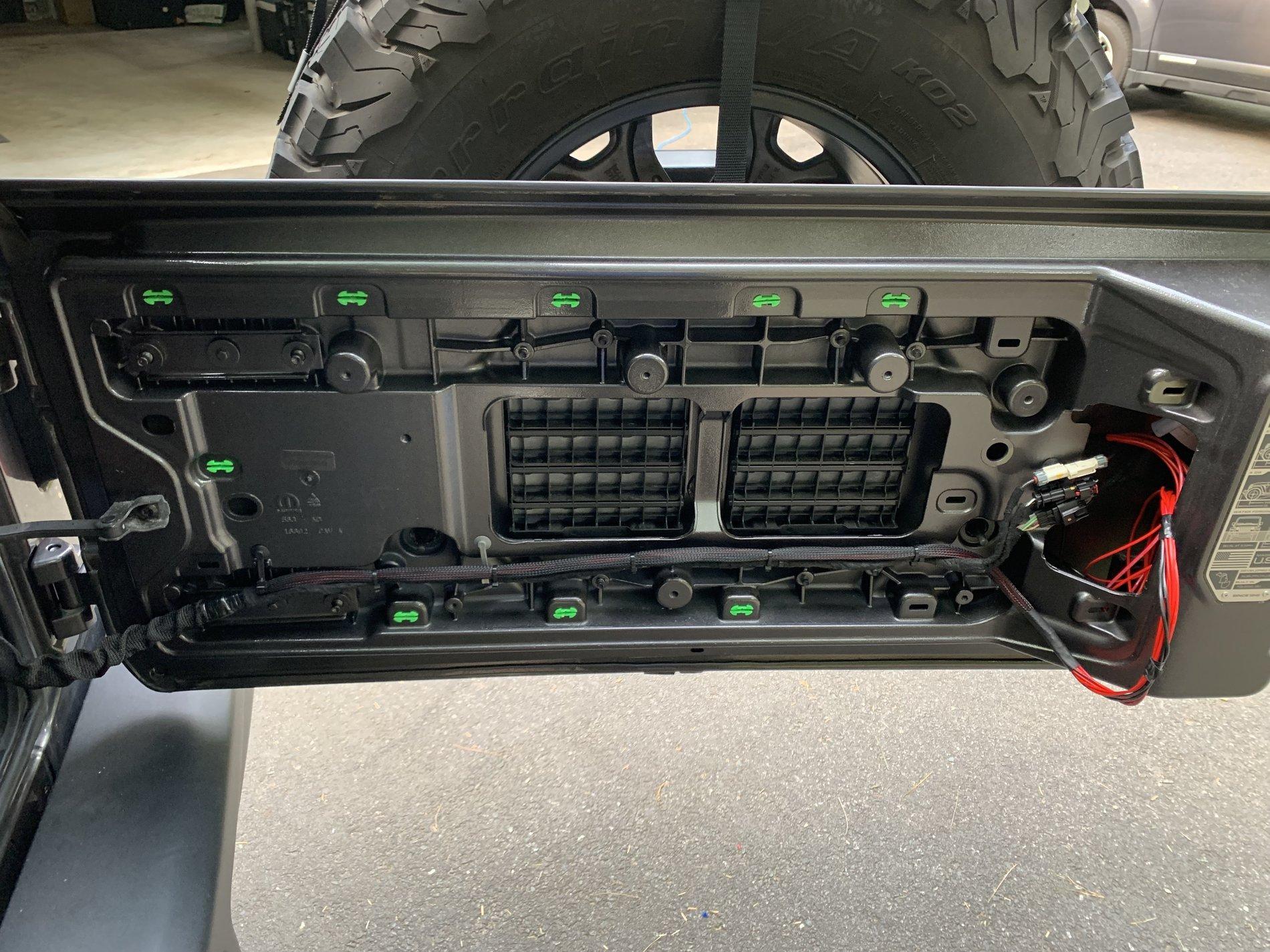 Jeep Wrangler JL Outback Tailgater w/ Switch Plate 20190601_222233143_iOS